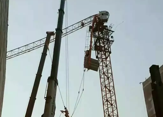 突发！安徽铜陵一建筑工地发生塔吊倒塌事故，已致3死1伤！3天内连发3起