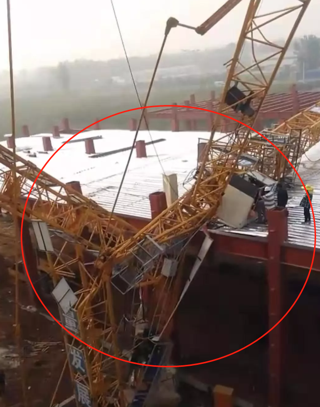  9月4日河南漯河一工地两台塔吊相撞，安装塔吊防碰撞监控才是最佳解决办法！