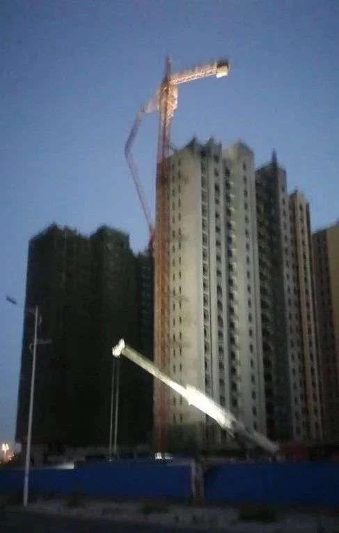 孝感云梦县一在建工地塔吊出现折弯，智慧工地塔吊监控系统能及时预知