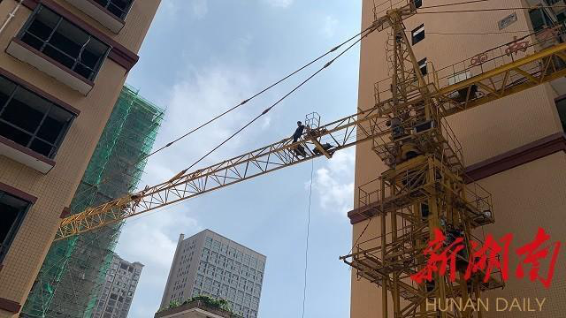 智慧工地：湖南冷水江市两男子因拖欠工资欲轻生，建筑劳务实名制势在必行