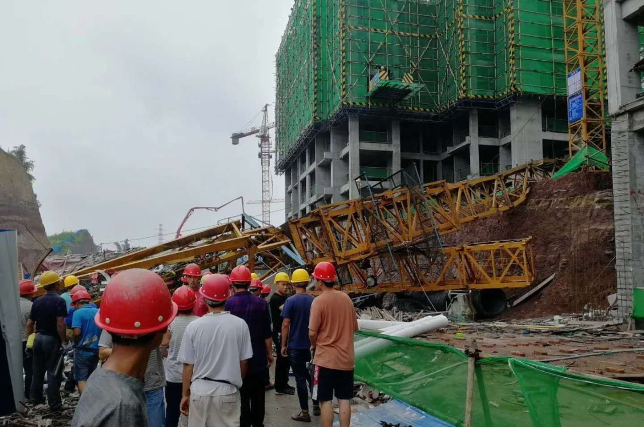四川省自贡市富顺县一工地塔吊坍塌，专家建议安装塔吊智能监控系统